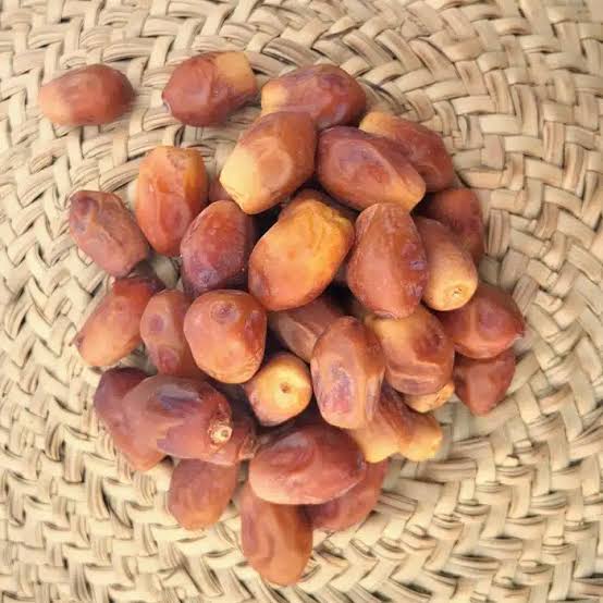 تصویر 4 از خرما زاهدی مشکین با ظاهر یکدست و شیرینی دلپذیر