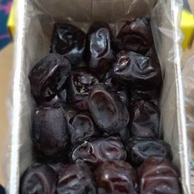 تصویر 4 از خرما مضافتی آباریس با رنگ تیره و مزه ای دلچسب برای علاقه مندان خرما