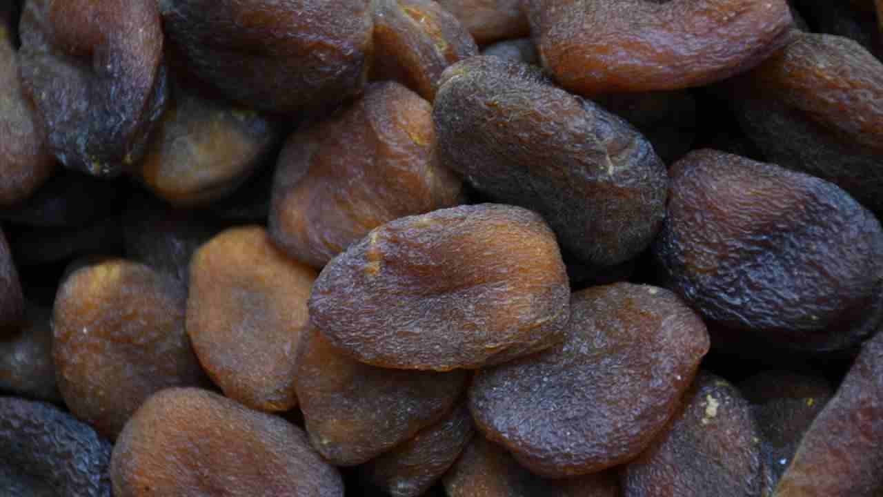 تصویر 1 از قیسی سیاه تبریز با عطر طبیعی و طعم اصیل