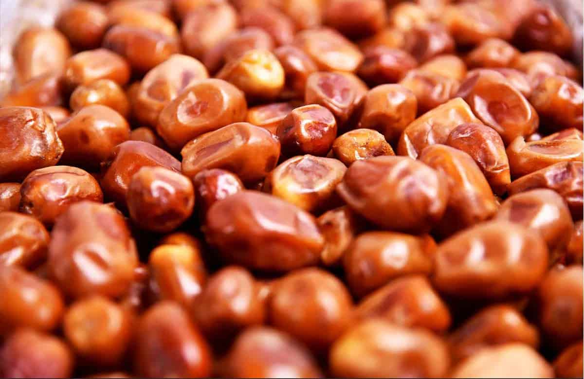 تصویر 1 از خرما زاهدی عسلی با رنگ طلایی و شیرینی طبیعی دلپذیر