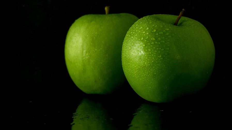 تصویر 2 از سیب سبز شیرین درجه یک با رنگ سبز درخشان و طعم دلپذیر