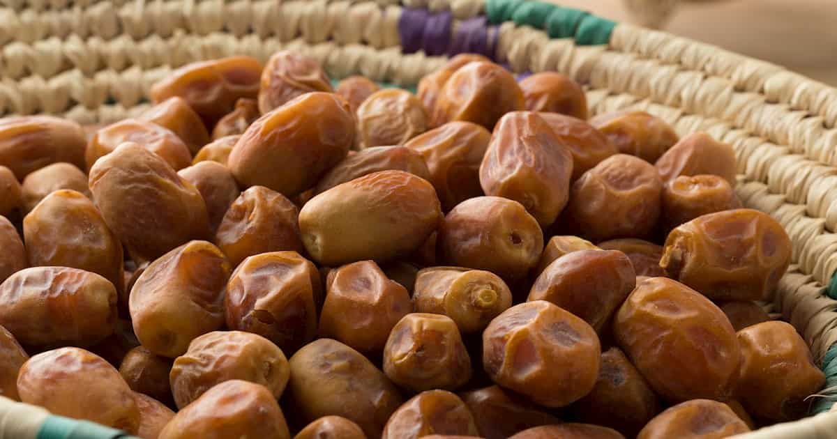 تصویر 1 از خرما زاهدی باهسته مناسب پذیرایی با دانه‌های طلایی و سالم