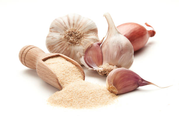 پودر سیر خانگی تهیه شده از سیر تازه و خوش عطر