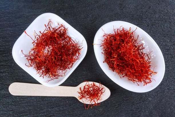 زعفران رویال سرخ مناسب هدیه و مصرف حرفه‌ ای