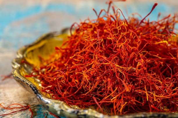 تصویر 2 از زعفران سه گرمی گلستان ناب با رایحه دلنشین و بسته بندی زیبا