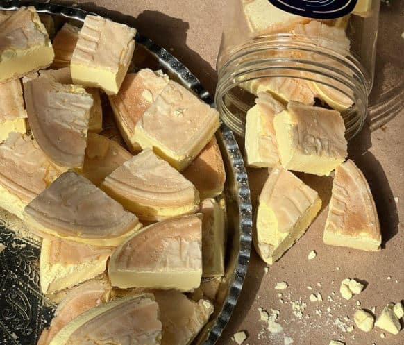 بستنی خشک حصیری ترکیبی از طعم بستنی و بافتی سبک و دلچسب