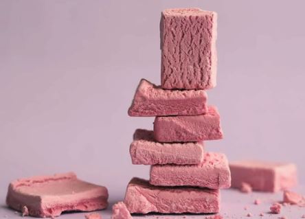 بستنی خشک هندوانه تجربه‌ای شیرین از میوه محبوب تابستان در ساختاری ترد
