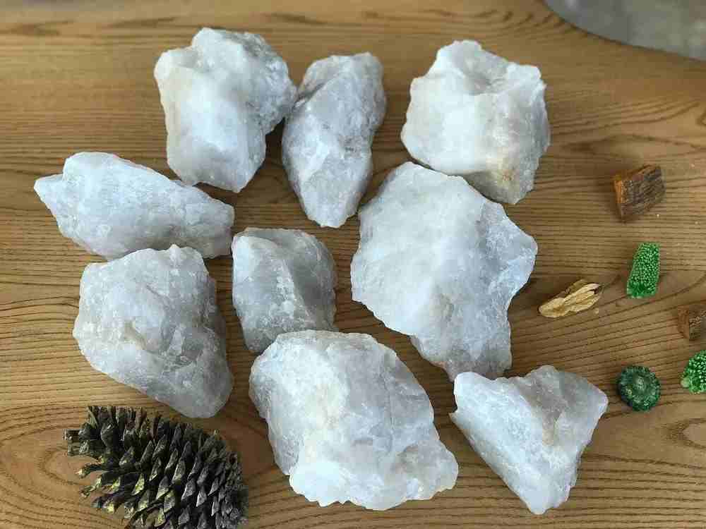 سنگ سیلیس خام با درصد خلوص مناسب برای مصارف مختلف صنعتی