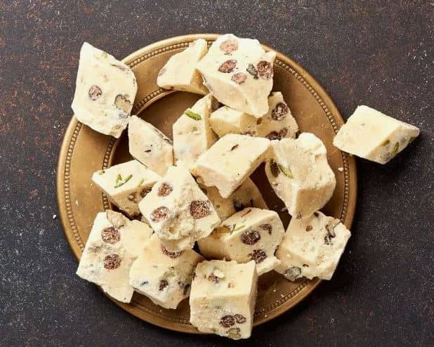 بستنی خشک گردویی با قطعات سبک و رایحه دلنشین مغز گردو