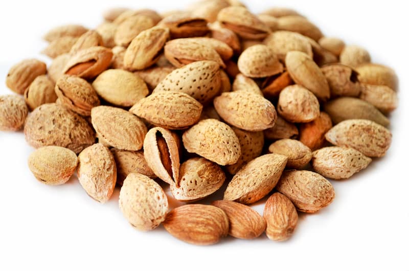 بادام درختی با پوست مرغوب مناسب آجیل و مصارف غذایی