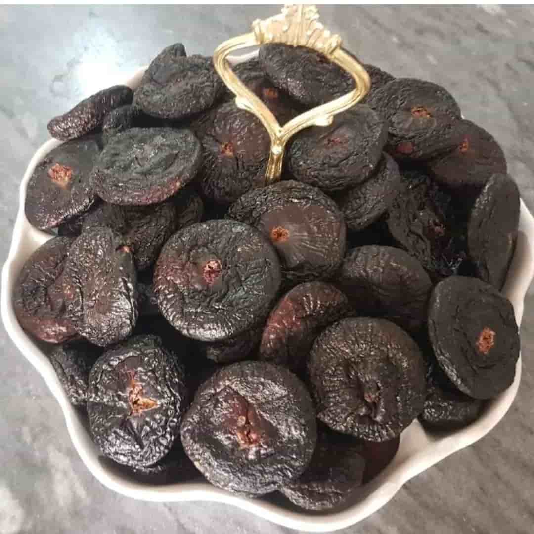 انجیر خشک سیاه تهیه شده از انجیرهای رسیده و خوش طعم