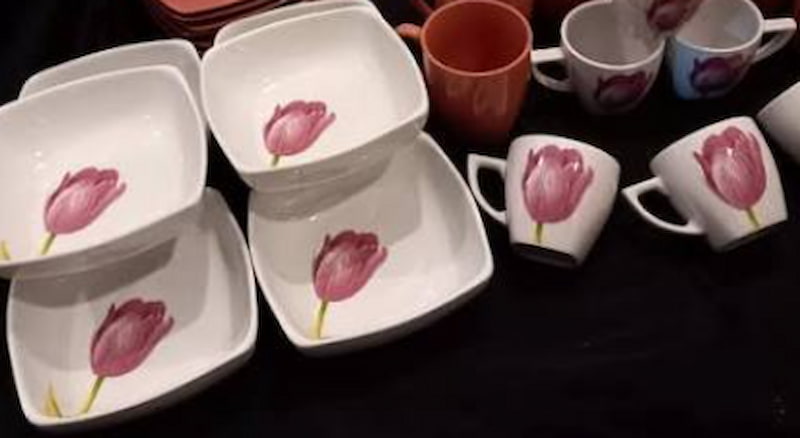کاسه چینی گل لاله با طرح های برجسته و رنگی