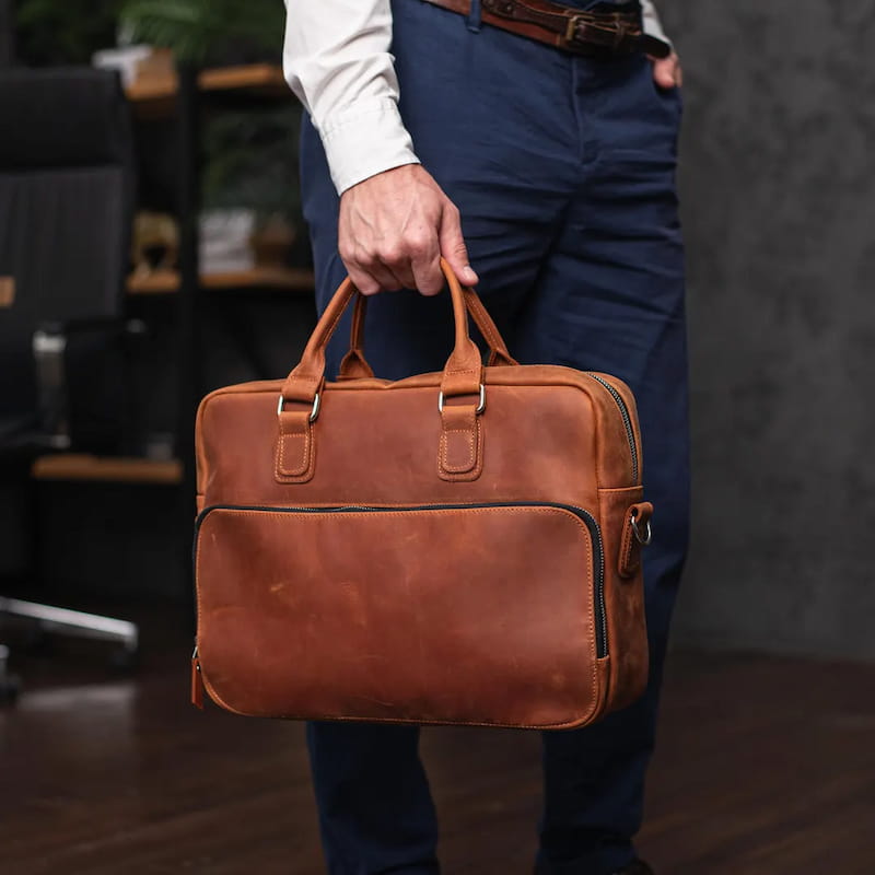 کیف چرم اداری طبیعی ساخته شده با هنر چرم دوزی اصیل
