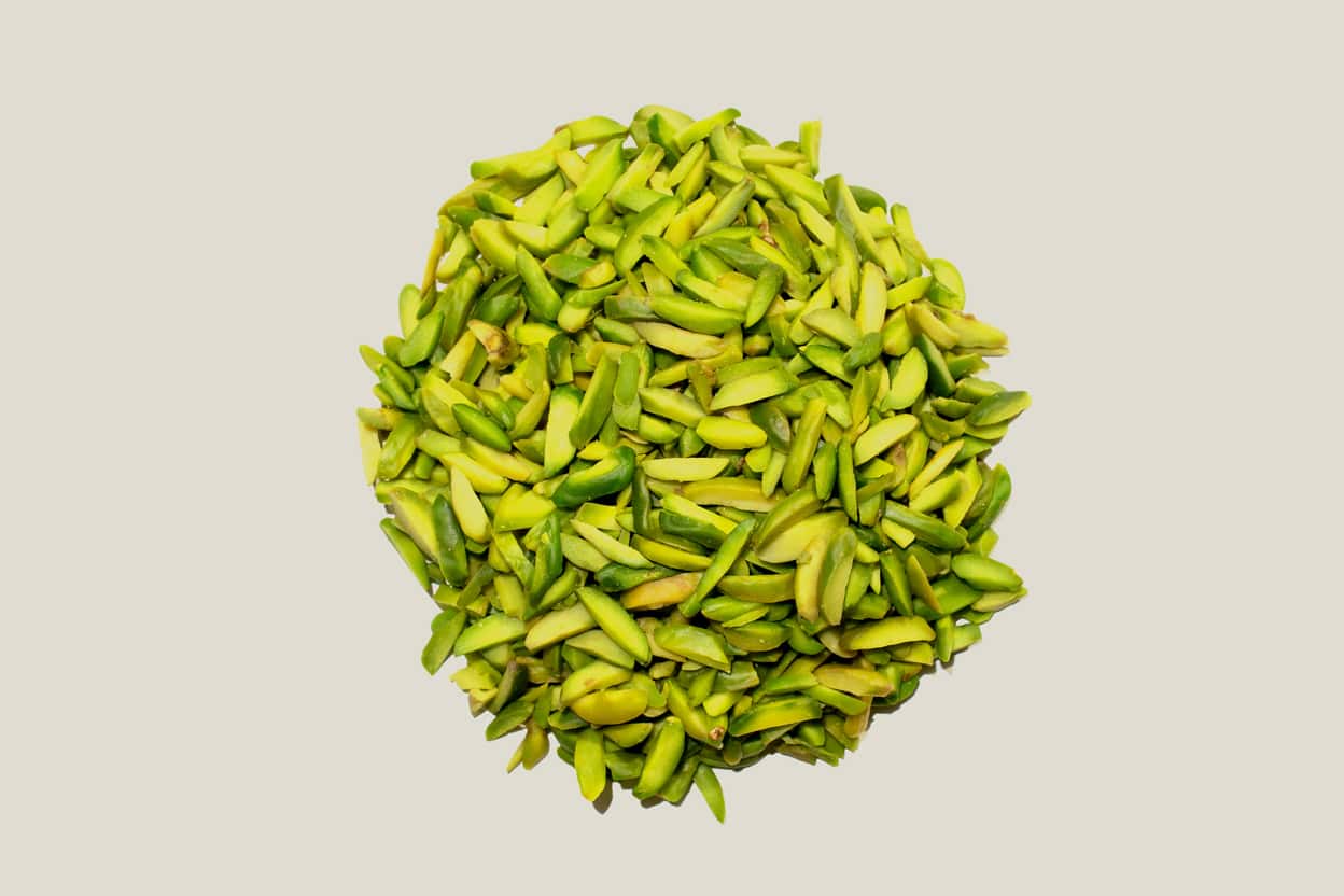 خلال پسته قزوین با رنگ سبز طبیعی و عطر دلنشین