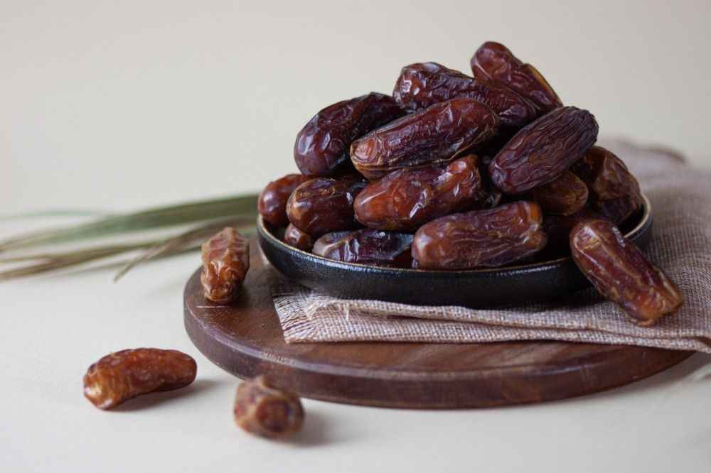 خرما زاهدی سیاه با ظاهر متفاوت و بافت نرم