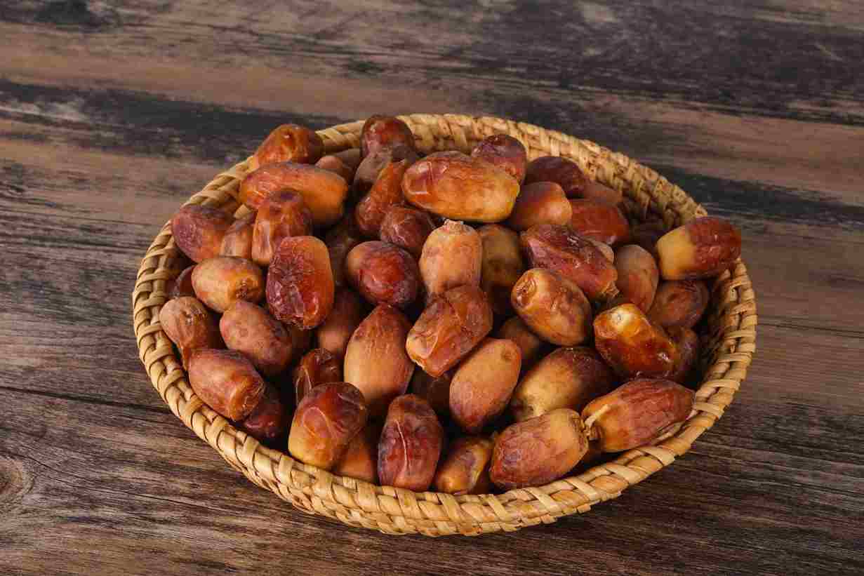 خرما زاهدی اعلا با انتخاب از محصول درجه یک نخلستان ها