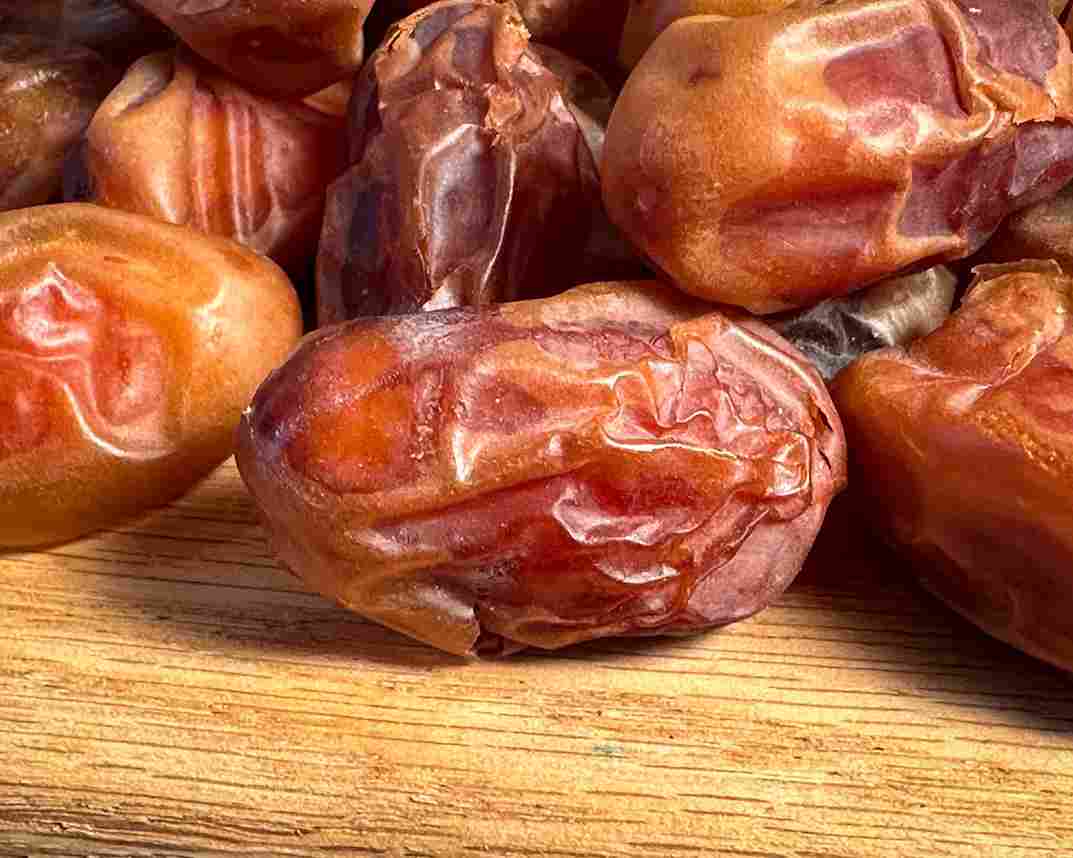 خرما زاهدی مروارید سیاه با ویژگی مناسب برای بسته بندی های متنوع