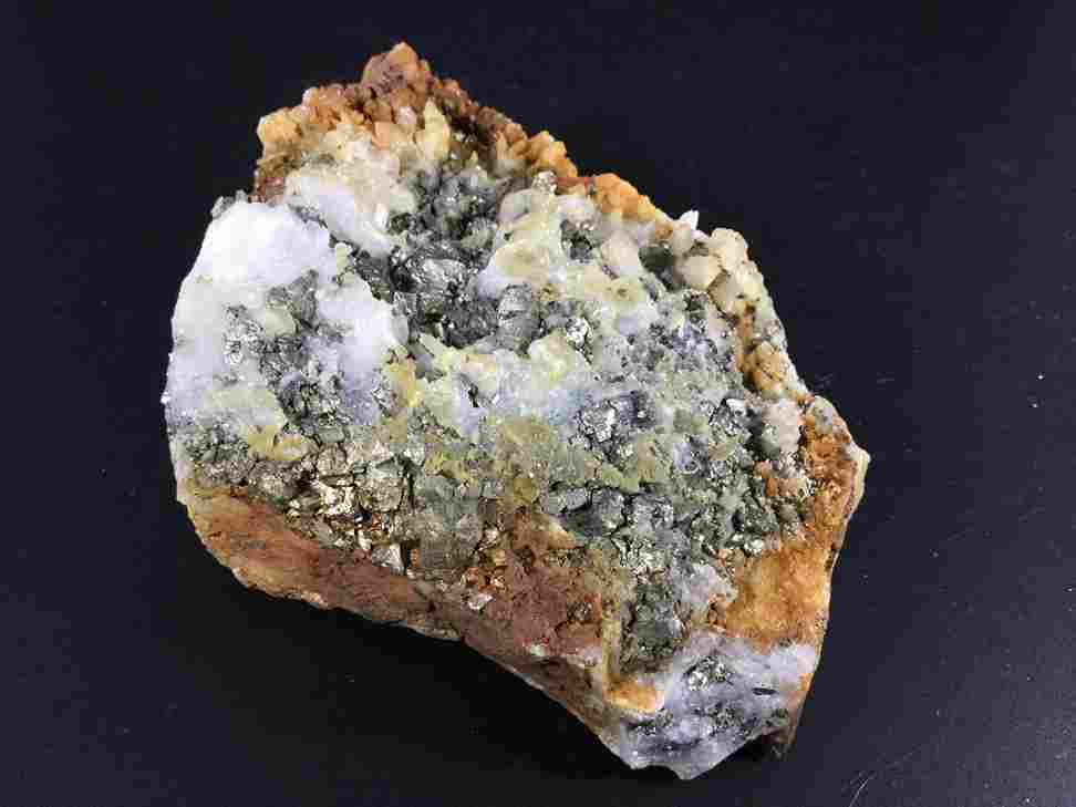 سنگ سیلیس حاوی طلا با ترکیبات معدنی خاص و طبیعی