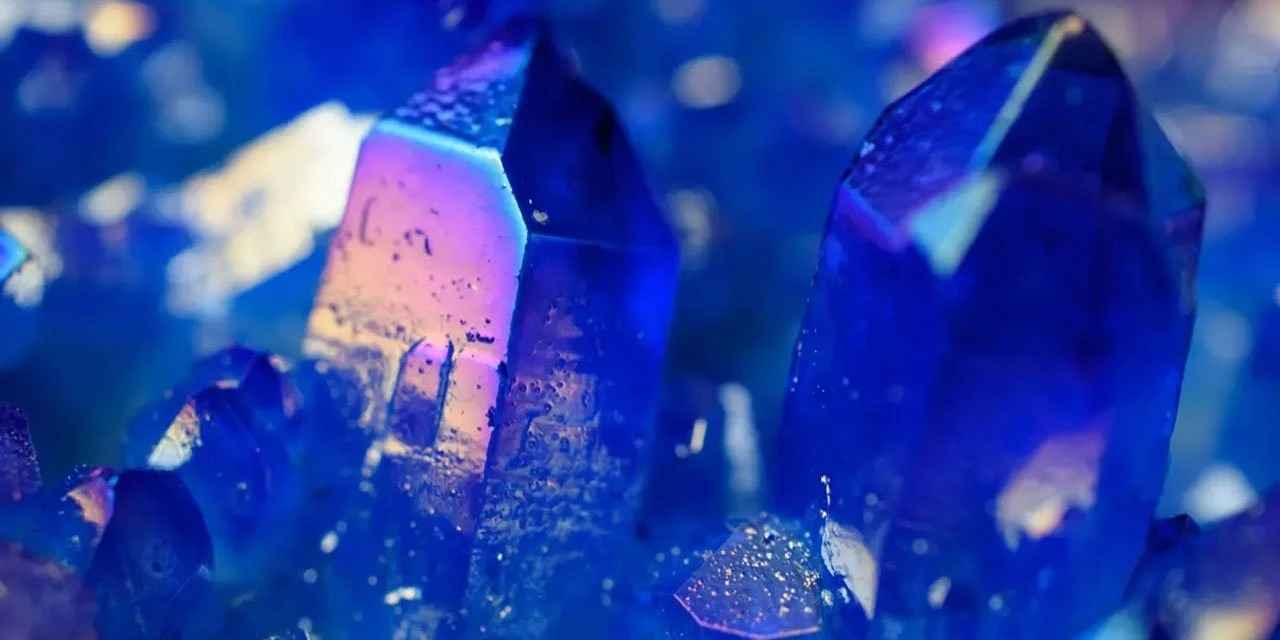 سنگ سیلیس آبی در نمونه های خام و فرآوری شده