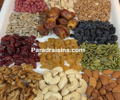 تصویر 2 از خرید کشمش پاراد در کنار آجیل های سلطنتی