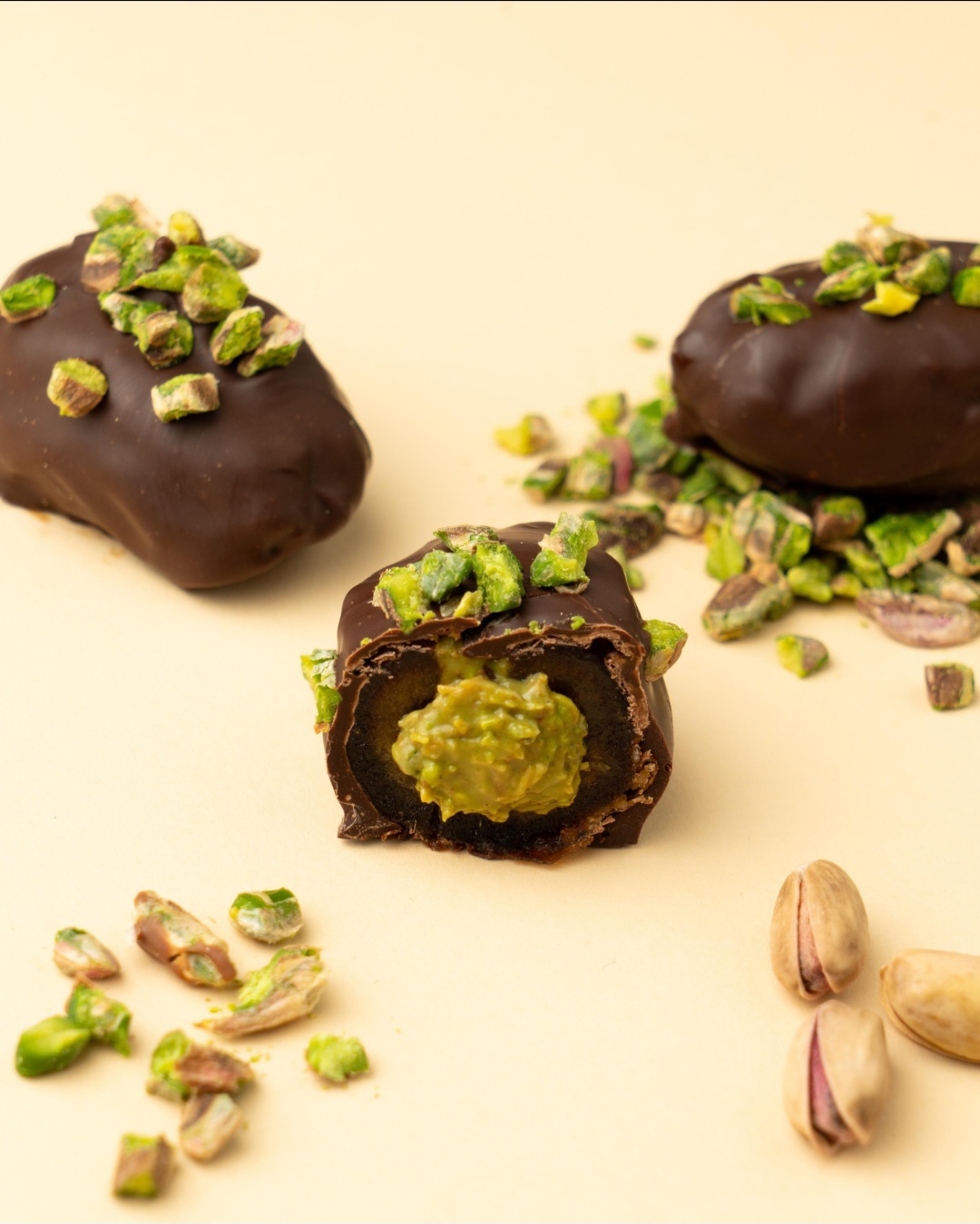 تصویر 2 از خرما شکلاتی برنا با مغز