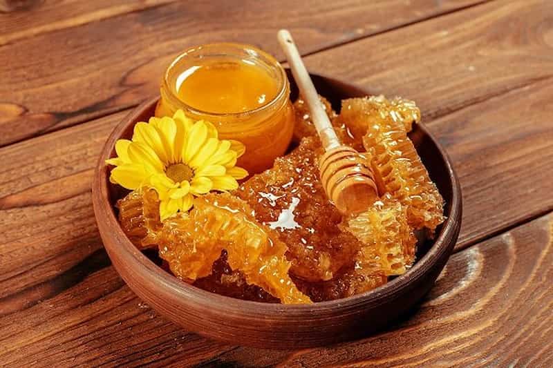 عسل چهل گیاه ارگانیک با عطر ماندگار گیاهان کوهستانی