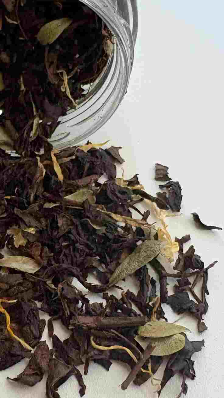چای معطر ایرانی با رنگ طبیعی و طعم اصیل