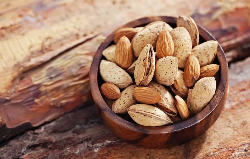 بادام درختی مامایی مناسب میان وعده های روزانه
