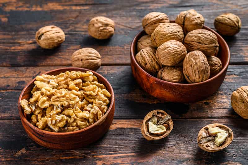 گردو تویسرکان همدان با مغز کامل و خوش طعم