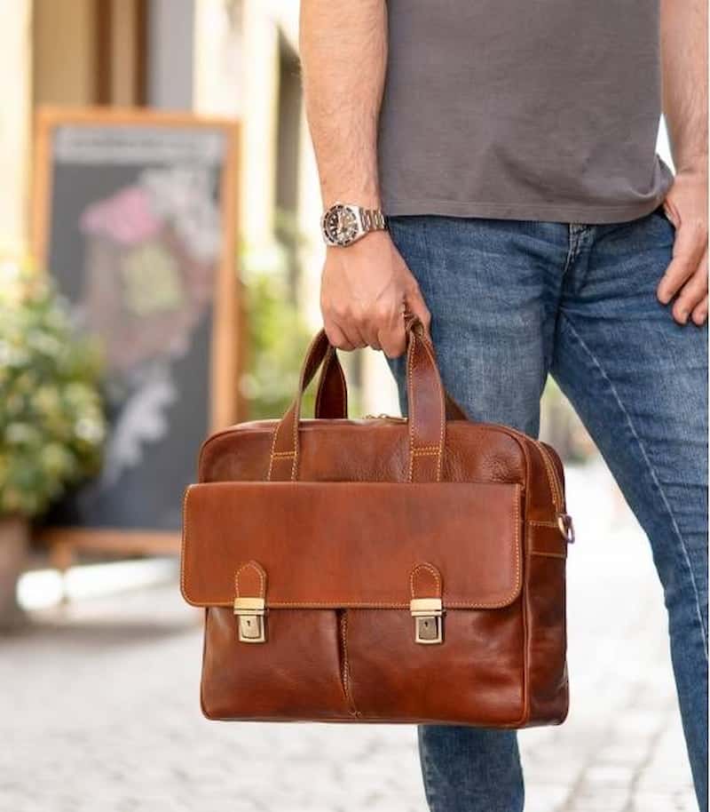 کیف چرم اداری ایستاده مناسب افراد دقیق و منظم