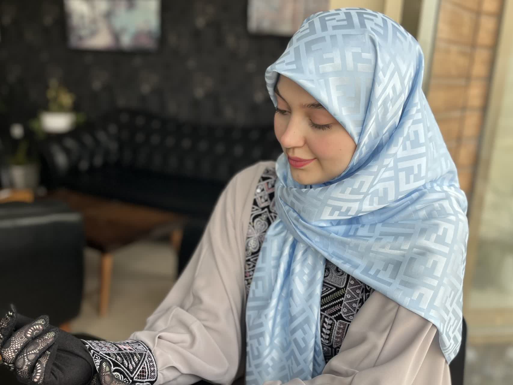 تصویر 1 از خرید عمده روسری ساتن ژاکارد + شیک، پرفروش و مناسب فروشگاه ها