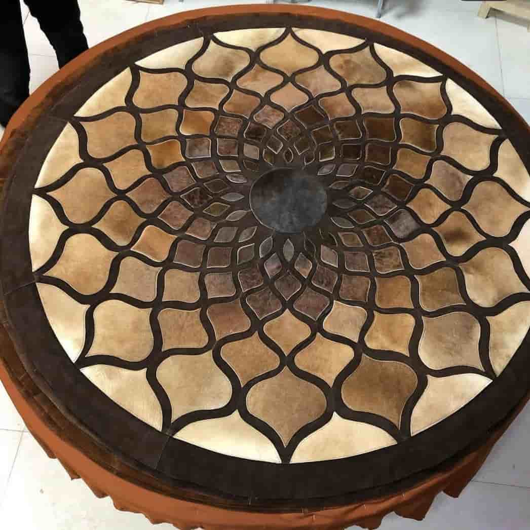 فرش چرم گرد با فرمی جذاب برای چیدمان خانه