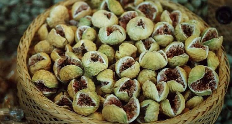 انجیر خشک پرک یکی از خاص‌ترین فرم‌های انجیر خشک استهبان