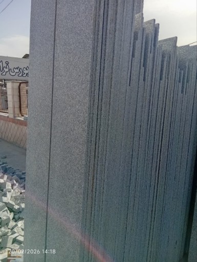 تصویر 1 از سنگ گرانیت چهل طولی، سنگ گرانیت مروارید مشهد (گل پنجه ای) درب کارخانه