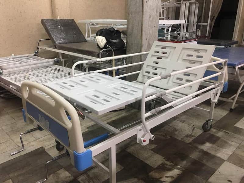 تخت بیمارستانی حفاظ دار با رنگ پودری ضد خش