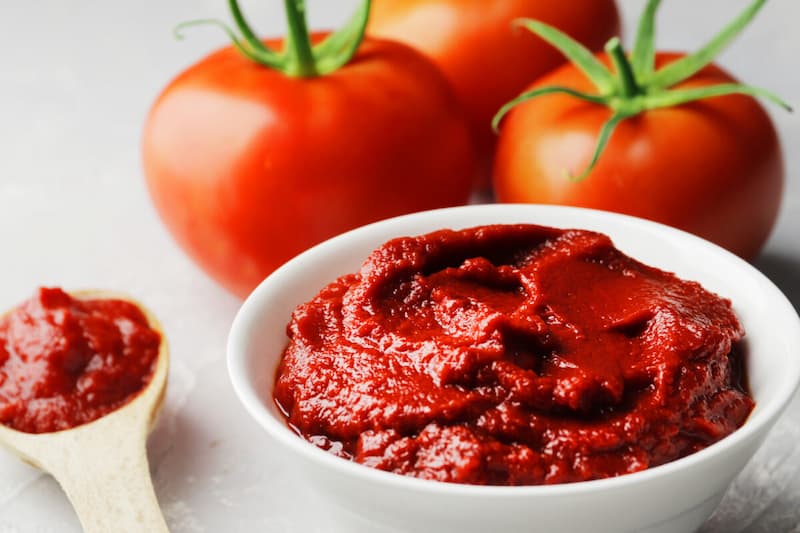 رب گوجه فرنگی خانگی با رنگ دهی عالی در غذا