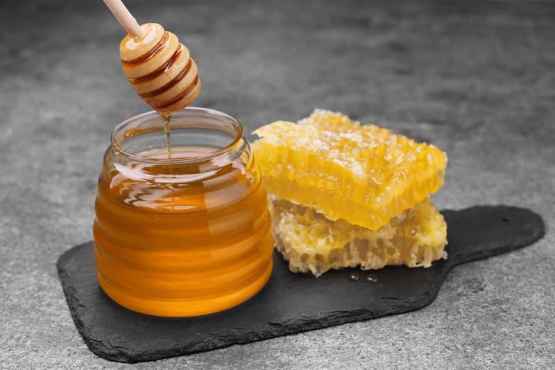 عسل کوهی درجه یک طبیعی با طعم شیرین و متفاوت