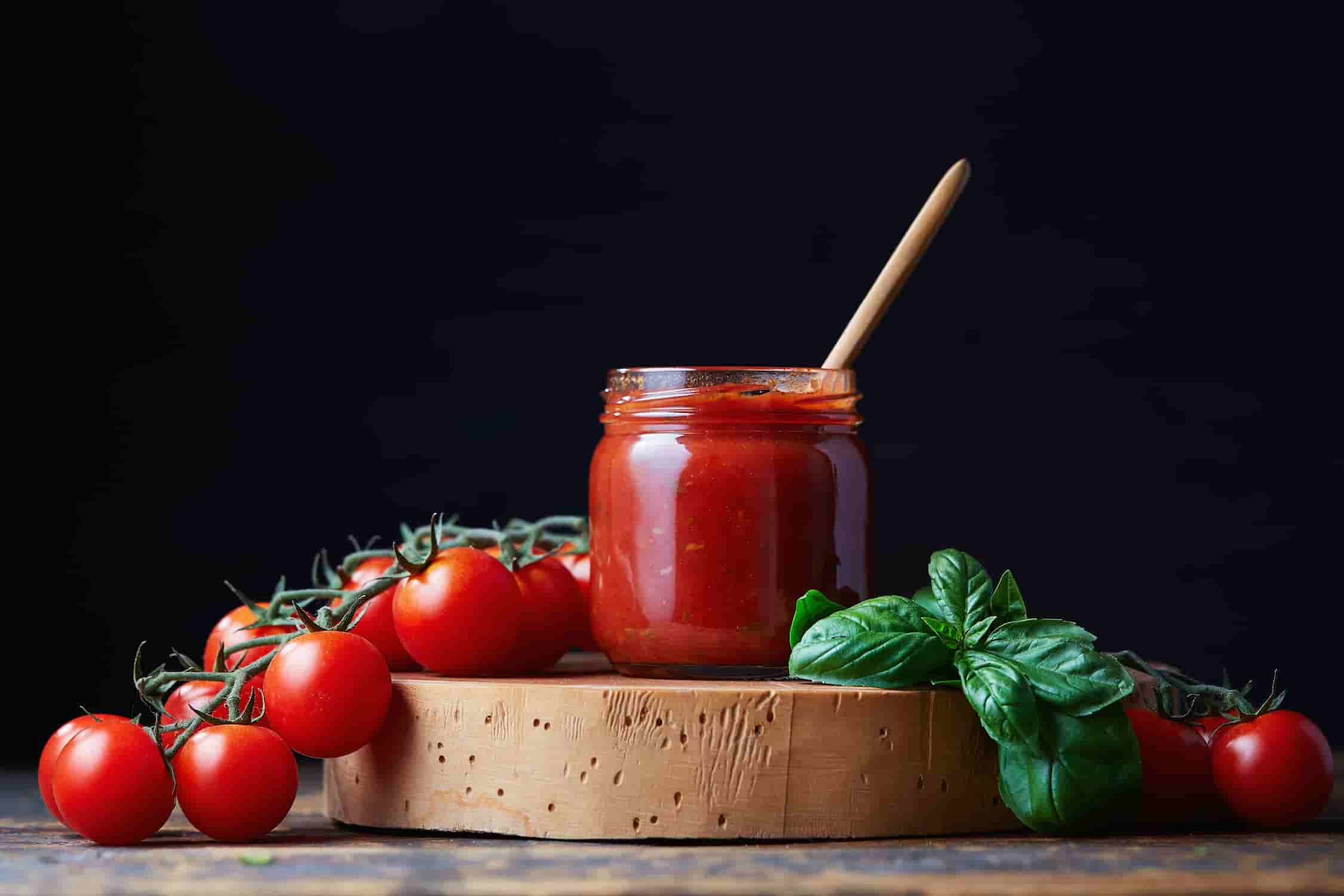 رب گوجه فرنگی خانگی با طعم اصیل و غلظت طبیعی