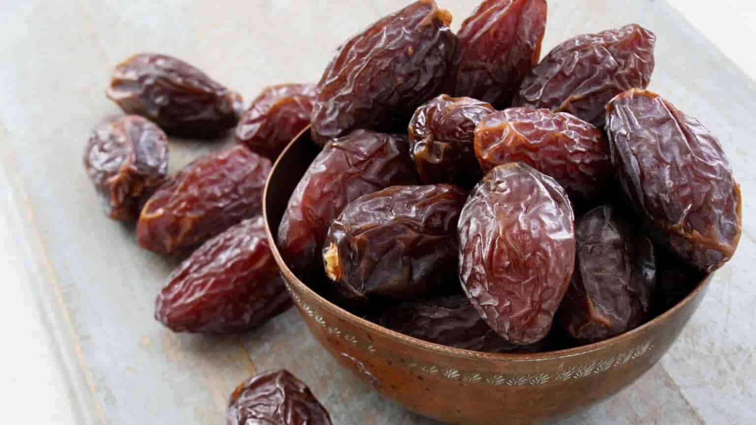 خرما پیارم بندر عباس مناسب برای تولید انواع شیرینی و دسر
