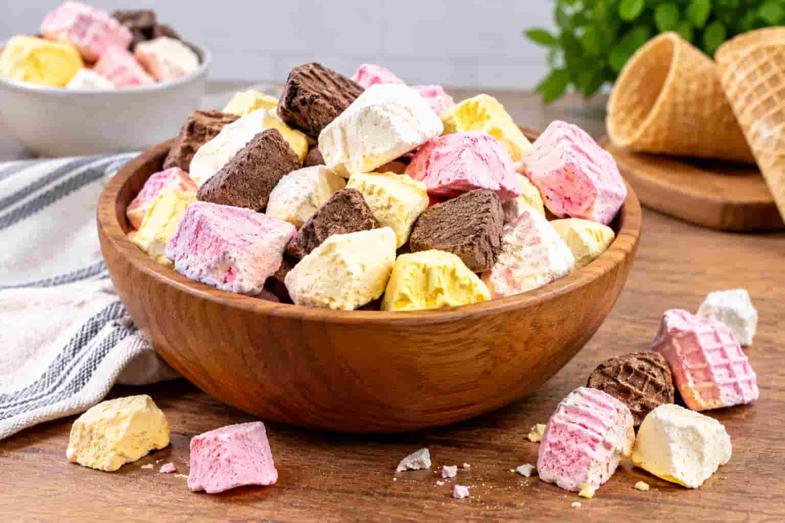 بستنی خشک کیلویی ترد و خوش طعم برای پذیرایی